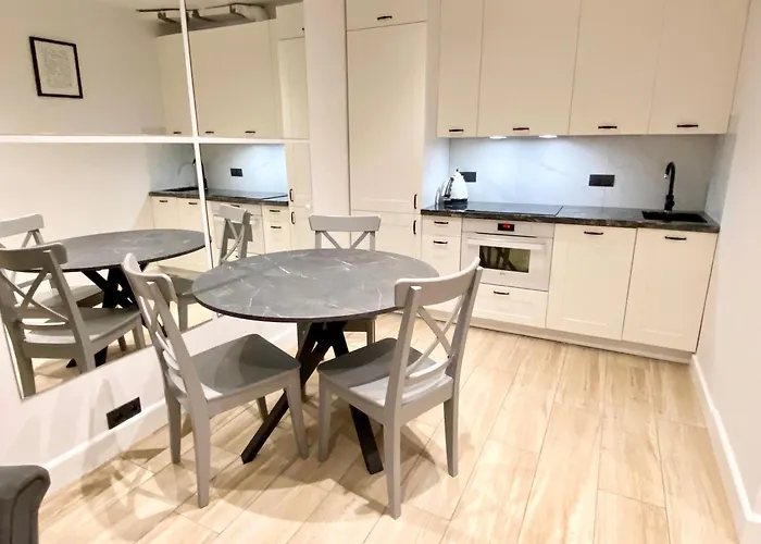 Nice To Host You - Old Town Apartment